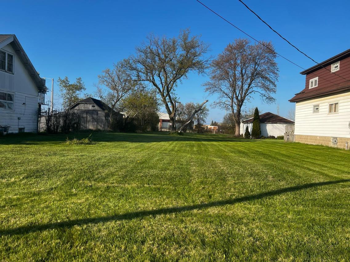 8748 W Fond Du Lac Ave, Milwaukee, WI 53225
