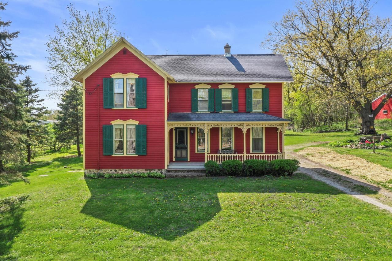 W255S8385 Hi Lo Dr, Vernon, WI 53149