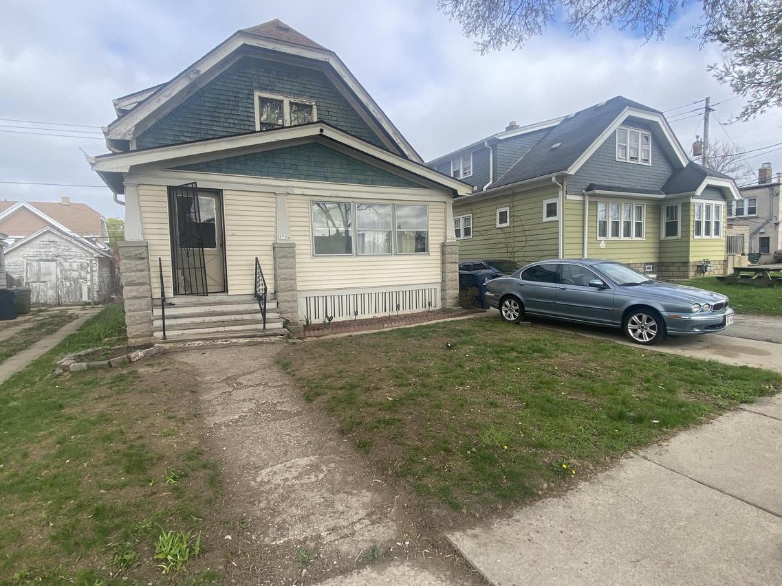 2726 N 58th St, Milwaukee, WI 53210