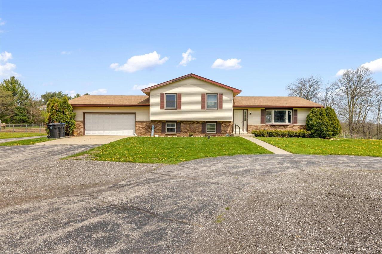 S74W25760 Hi Lo Dr, Vernon, WI 53189