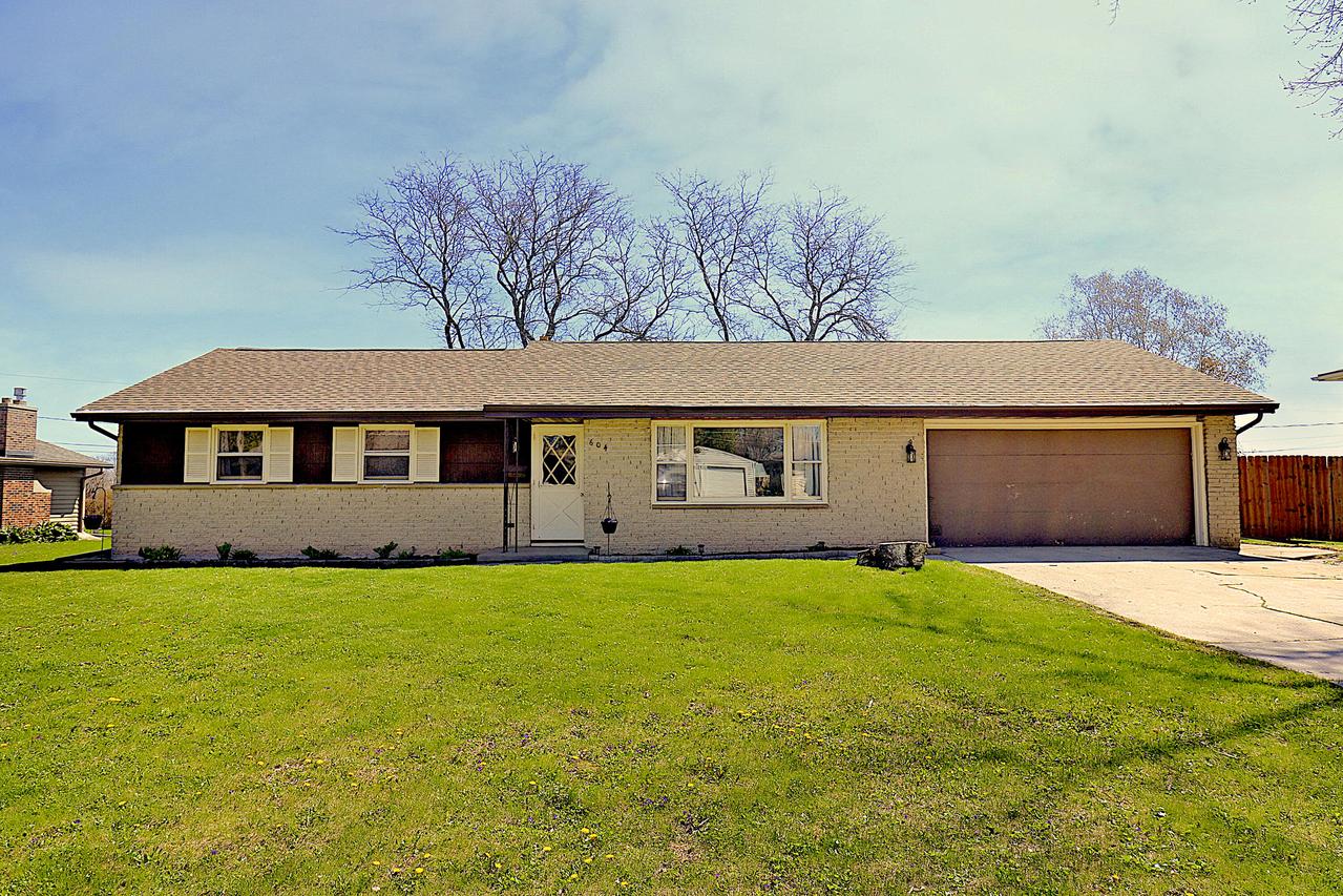 604 Meadow Ln, Sheboygan Falls, WI 53085