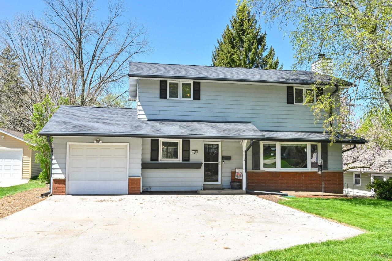 1306 Garfield Ave, Waukesha, WI 53186