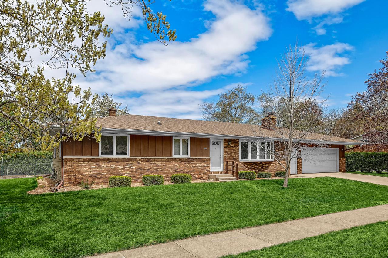 1611 Hickory St, Onalaska, WI 54650