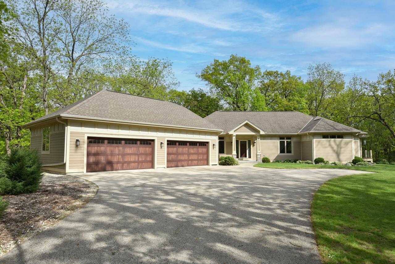 1940 Hillside Ct, Delafield, WI 53018
