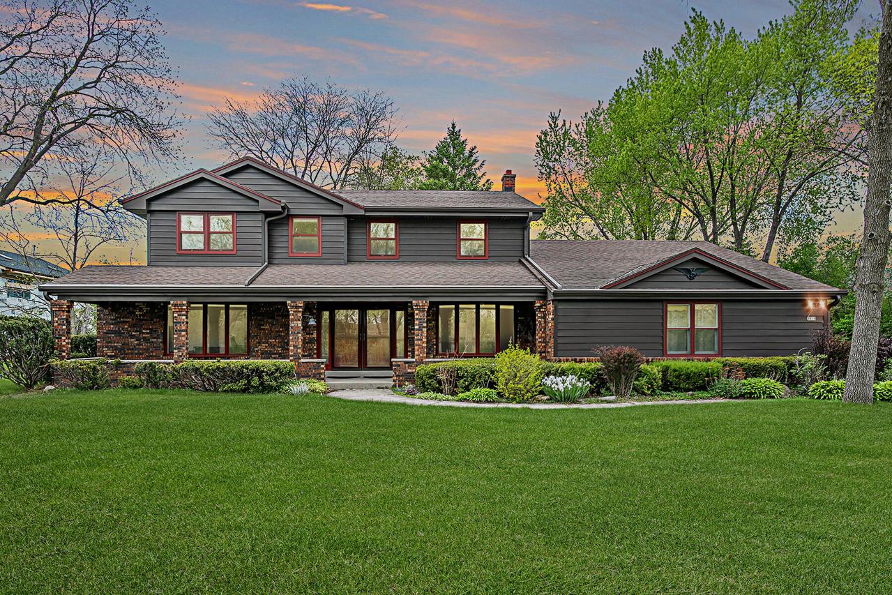 9810 W Barnard Ave, Greenfield, WI 53228