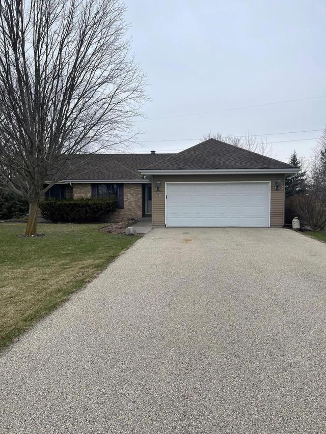 194 Granary Cir, Hartland, WI 53029