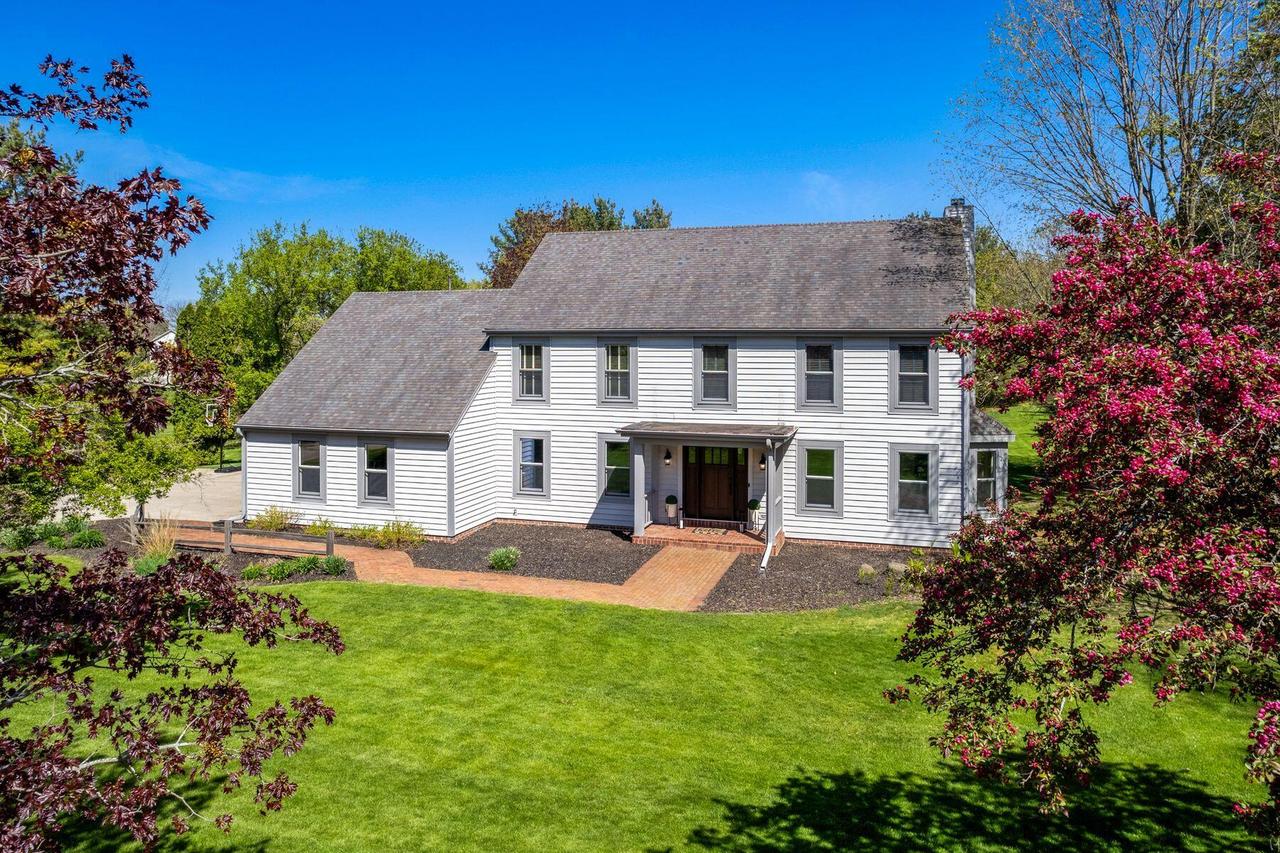 W291N1124 Churchview Dr, Delafield, WI 53188
