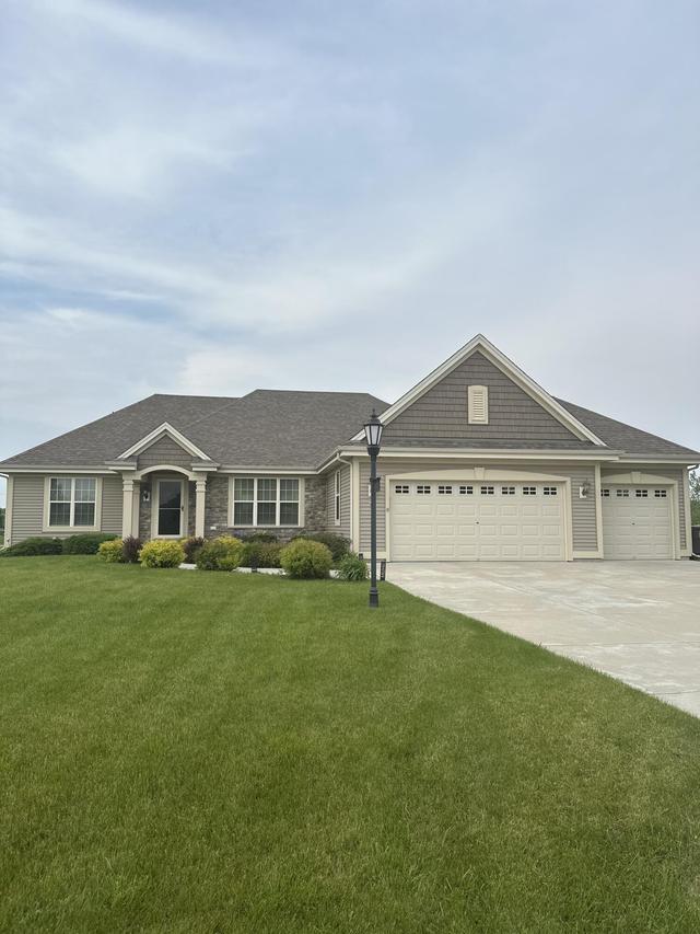 901 Hastings Dr, Eagle, WI 53119