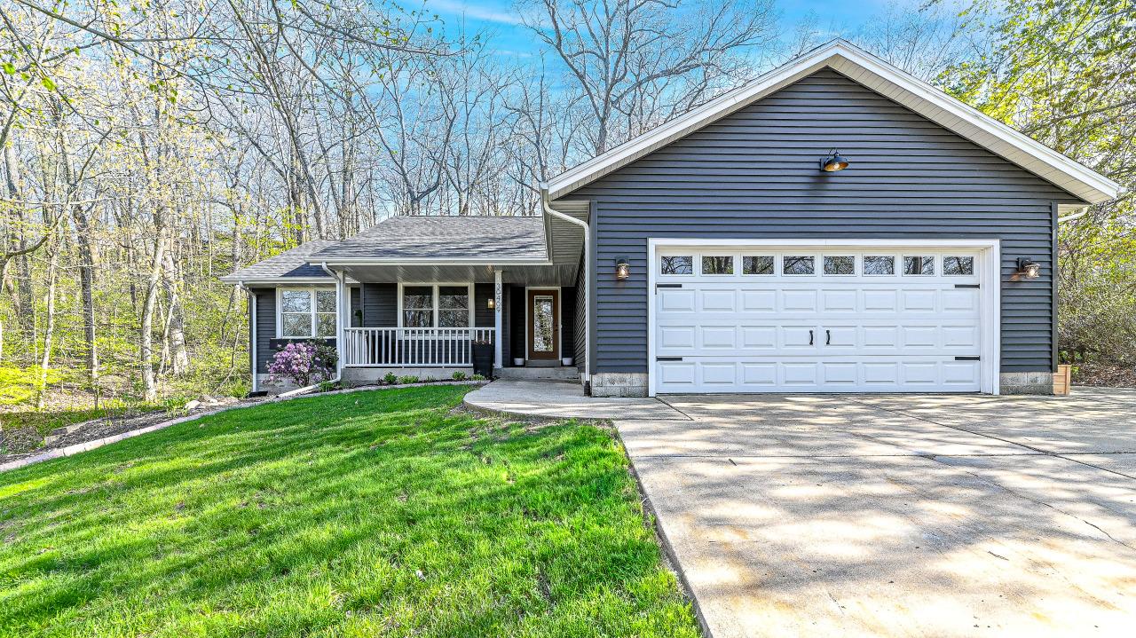 30409 Barnes Ln, Waterford, WI 53185
