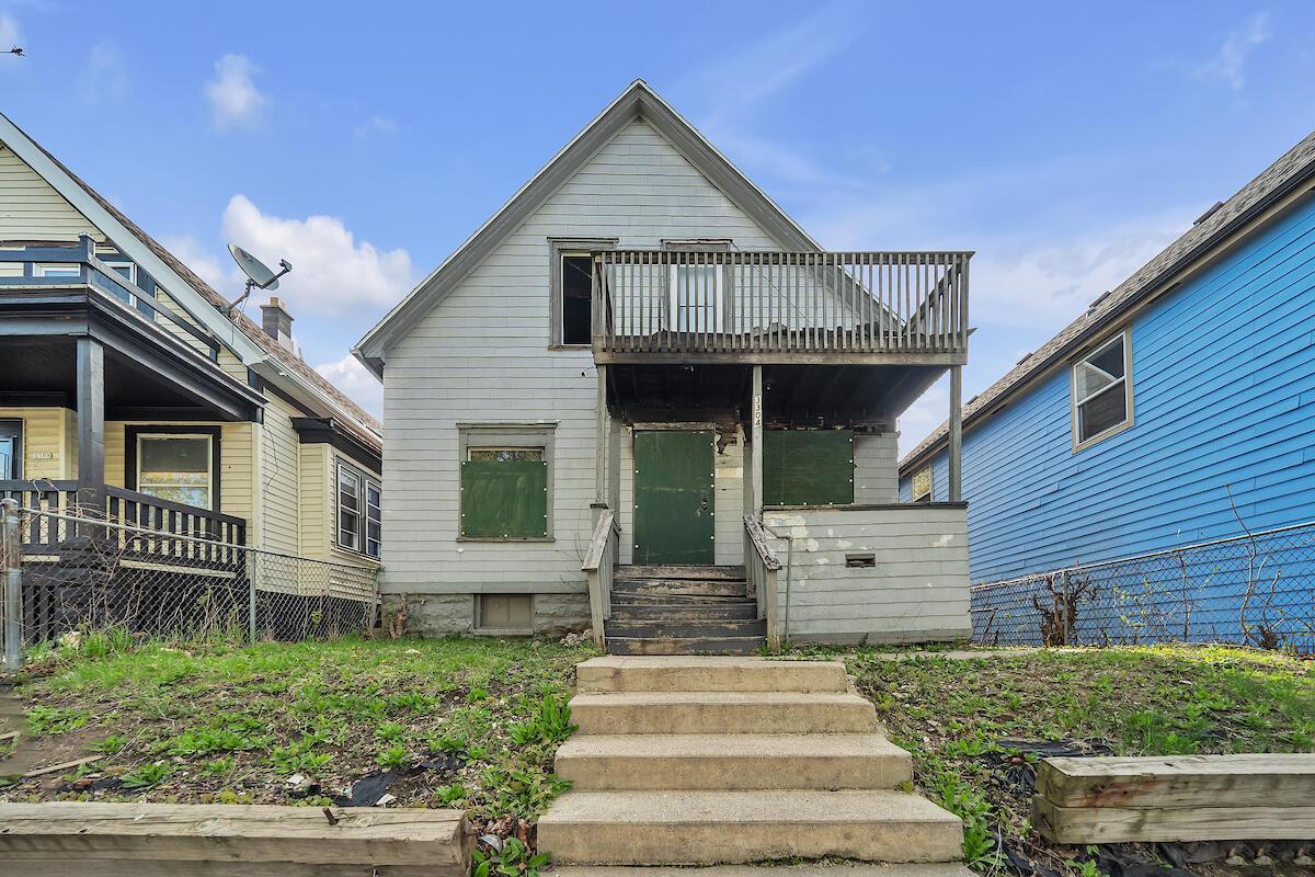 3304 N 21st St, Milwaukee, WI 53206