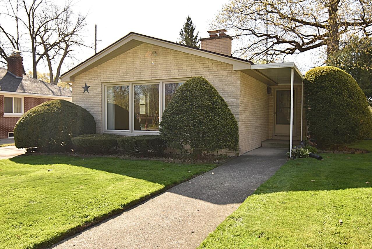5015 Harrison Rd, Pleasant Prairie, WI 53142