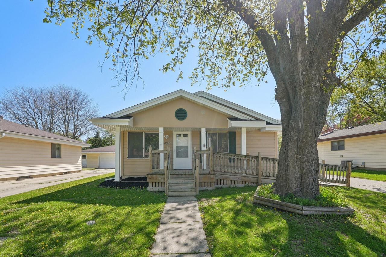 8246 N 106th St, Milwaukee, WI 53224