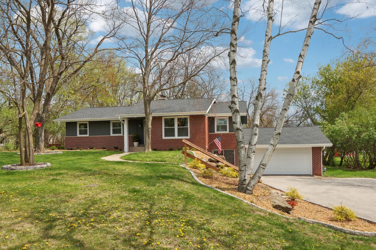 W279N2140 Prospect Ave, Pewaukee, WI 53072