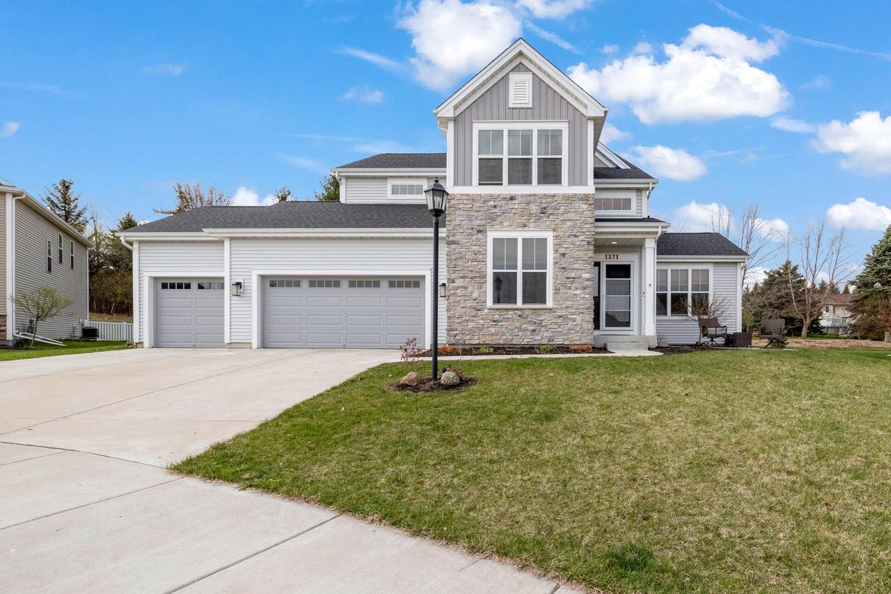 1271 Evergreen Trl, Oconomowoc, WI 53066