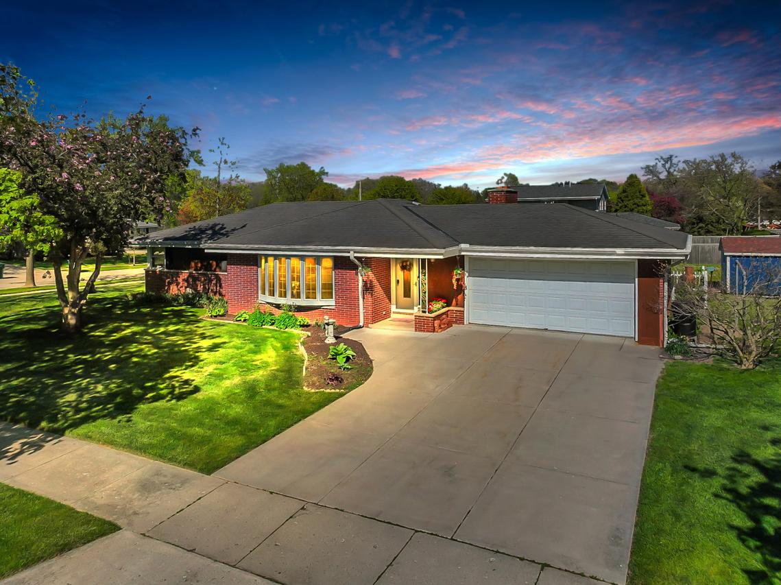 8450 S Burrell St, Oak Creek, WI 53154