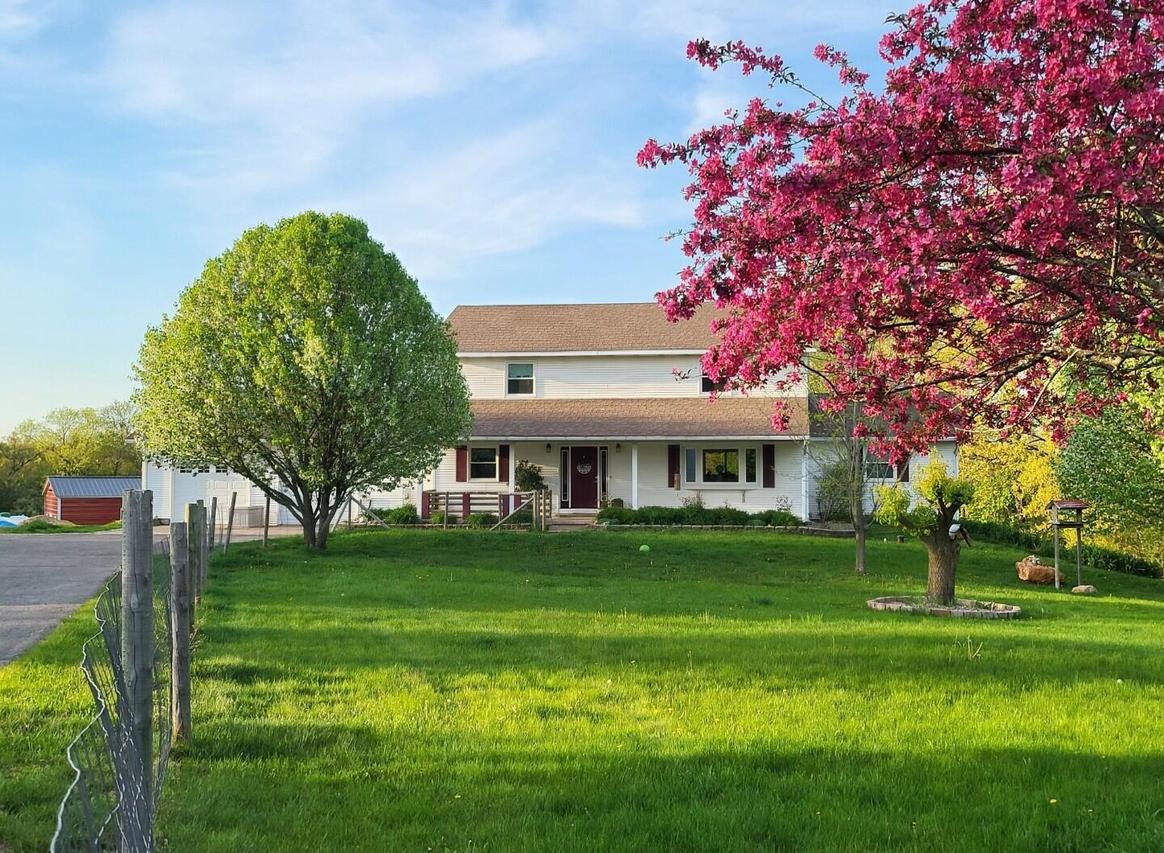 E9312 Hogsback Rd, Excelsior, WI 53913