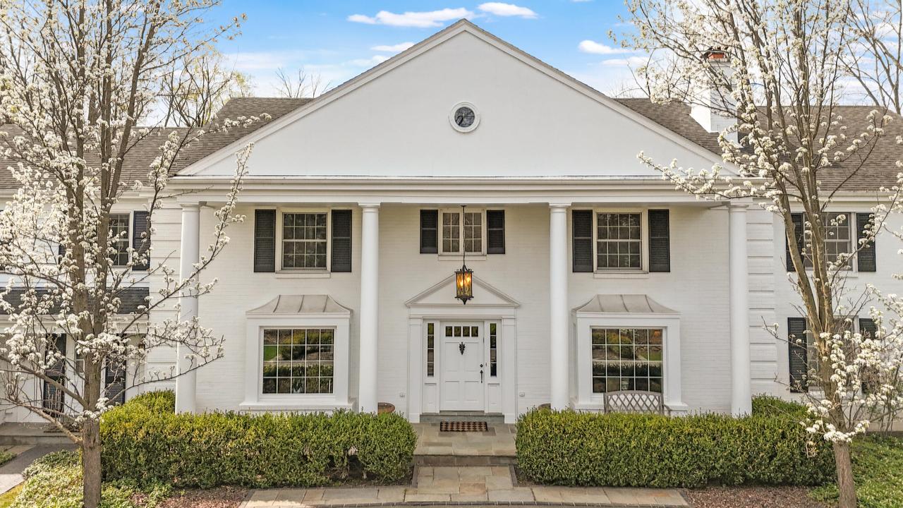 2305 W County Line Rd, River Hills, WI 53217