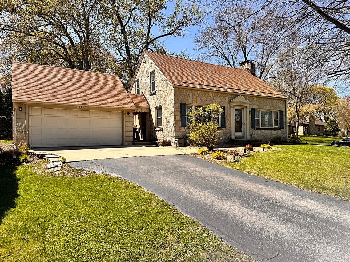 11625 W Underwood Pkwy, Wauwatosa, WI 53226