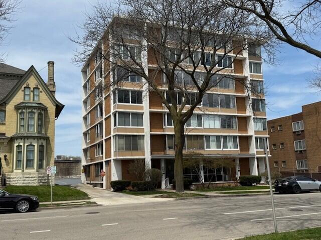 1409 N Prospect Ave #703, Milwaukee, WI 53202