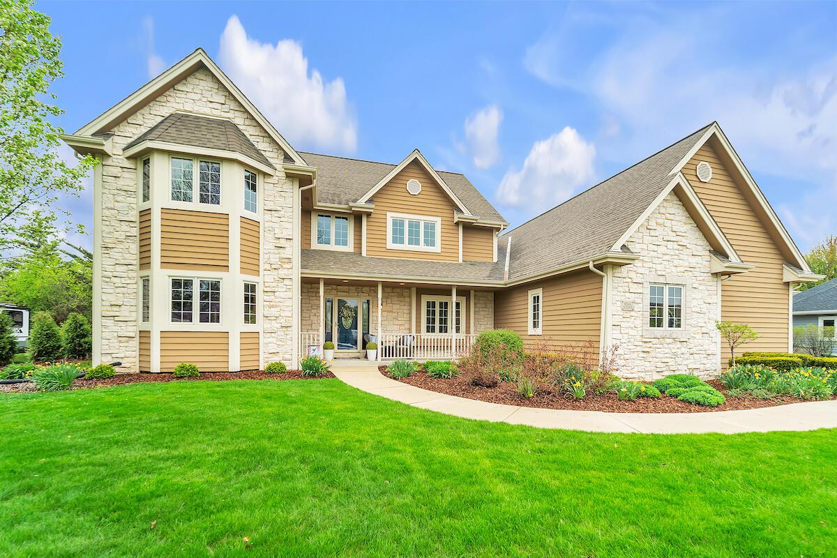 W146N7095 Winter Hollow, Menomonee Falls, WI 53051