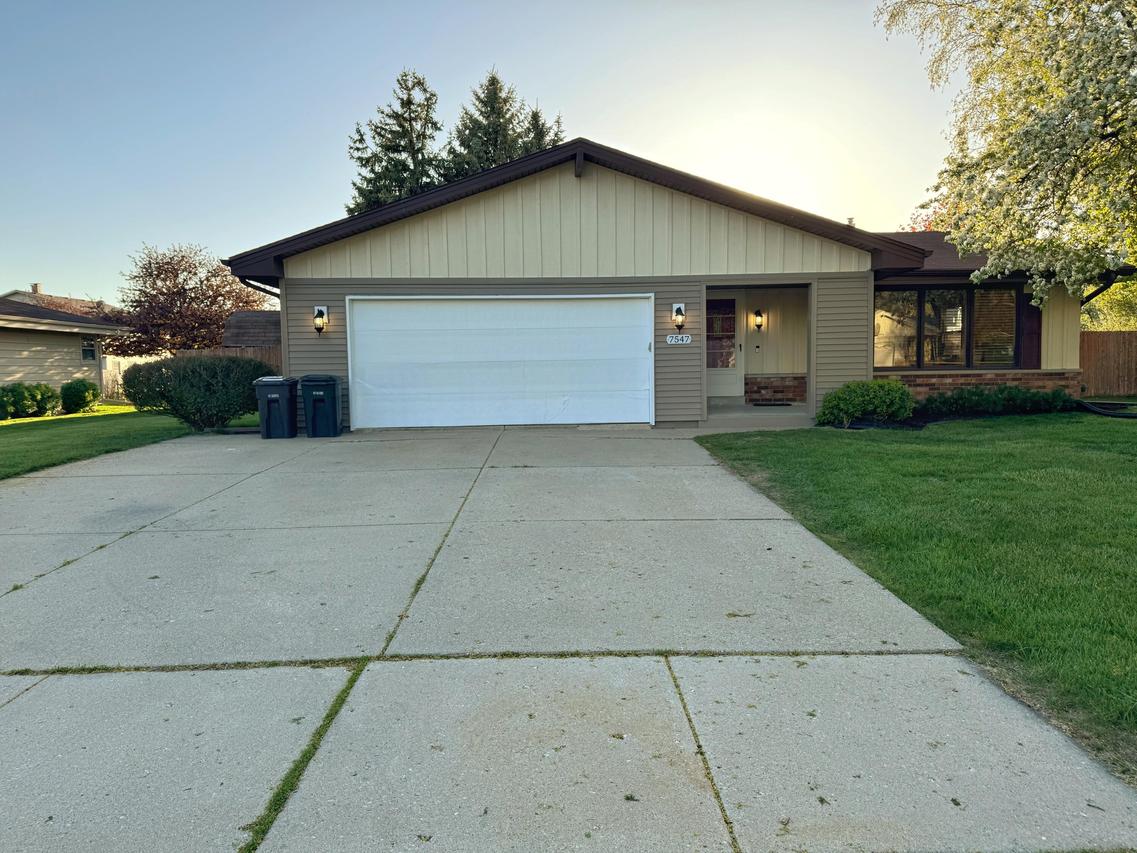 7547 S 74th St, Franklin, WI 53132