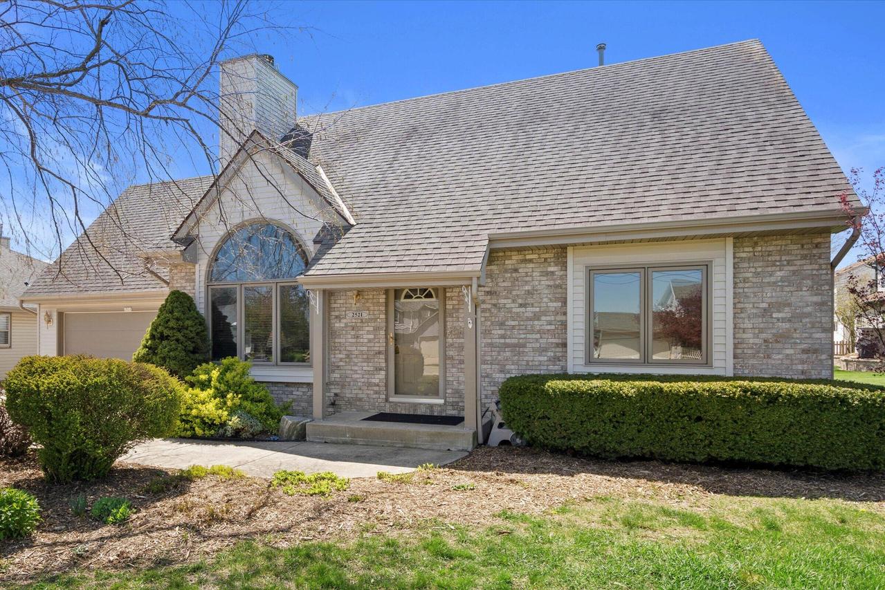 2521 E Forest Hill, Oak Creek, WI 53154