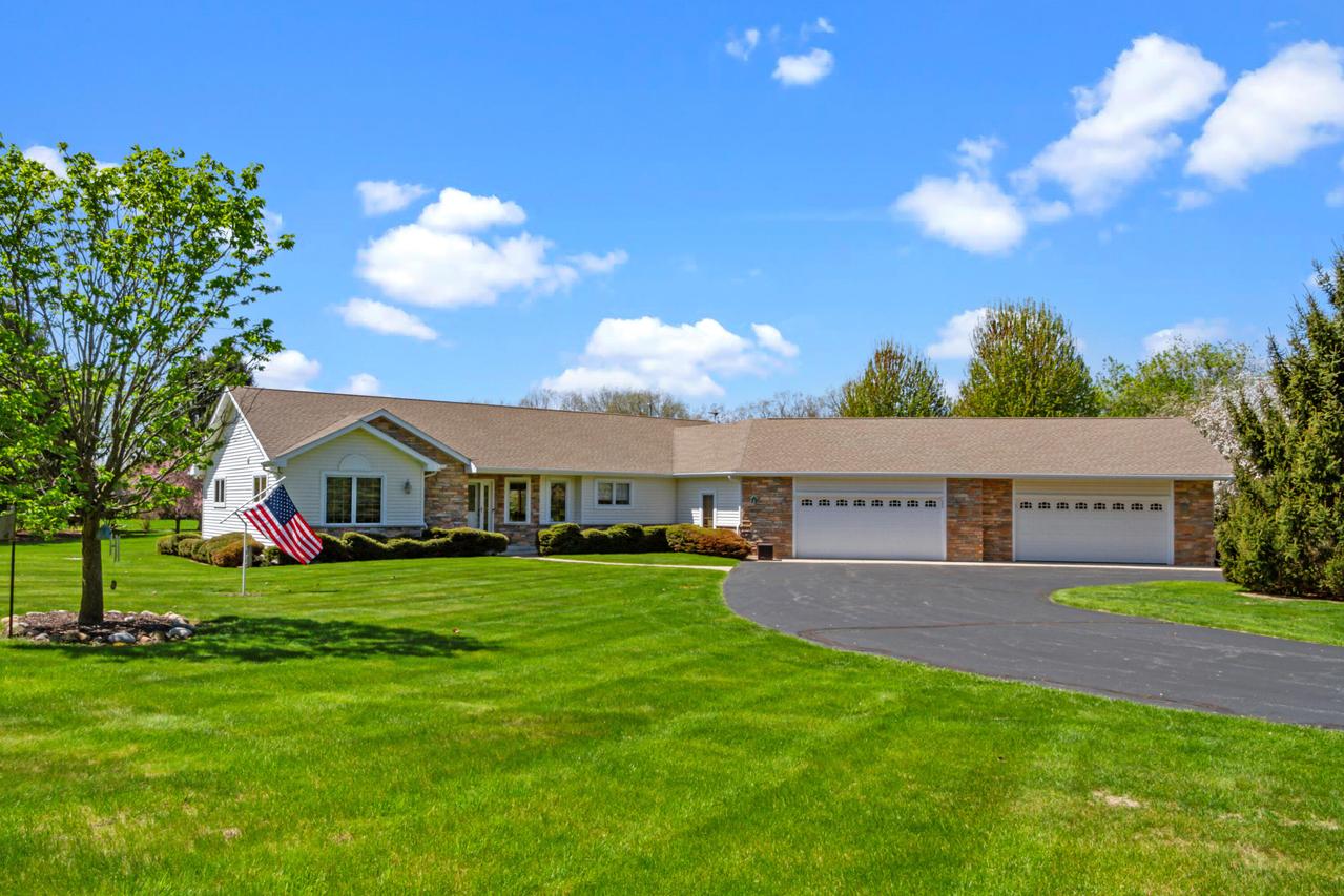 N8117 Rose Ter, La Grange, WI 53121