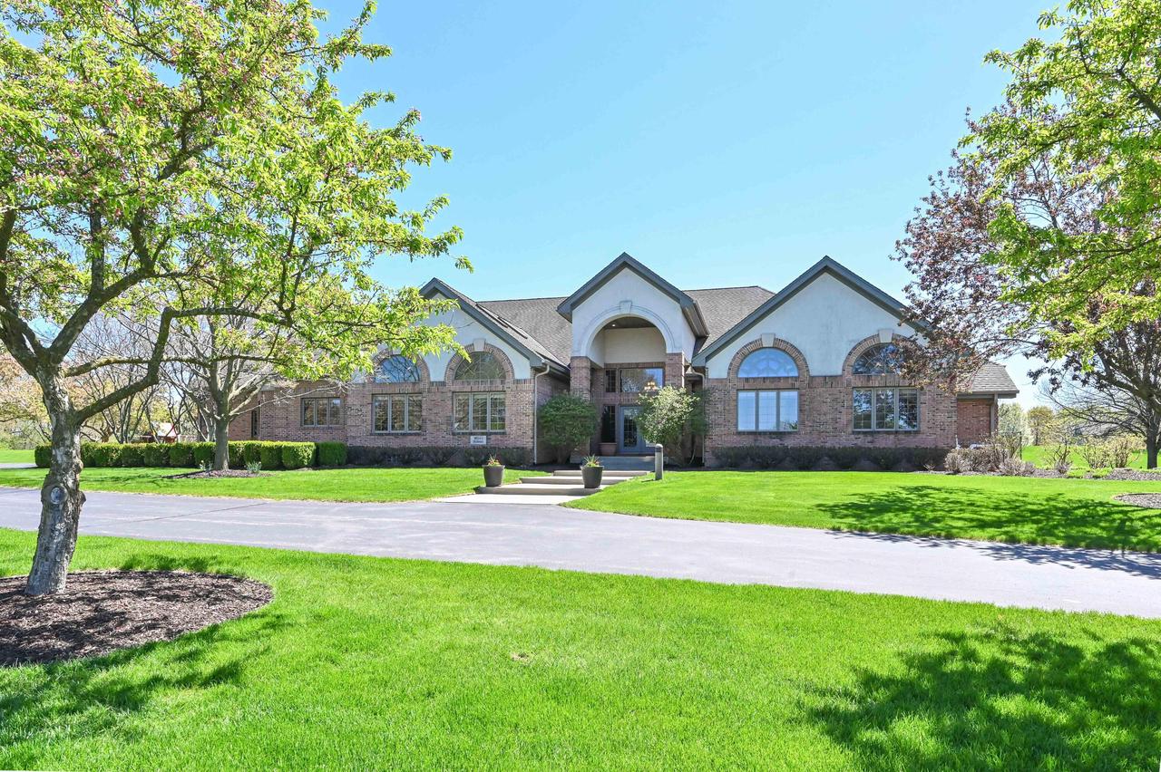 W283N3660 Yorkshire Trce, Delafield, WI 53072