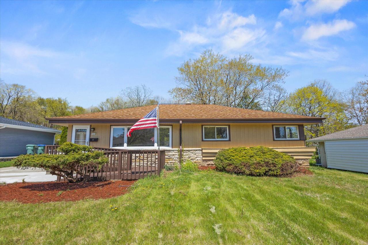 7224 Dartmoor Ave, Greendale, WI 53129