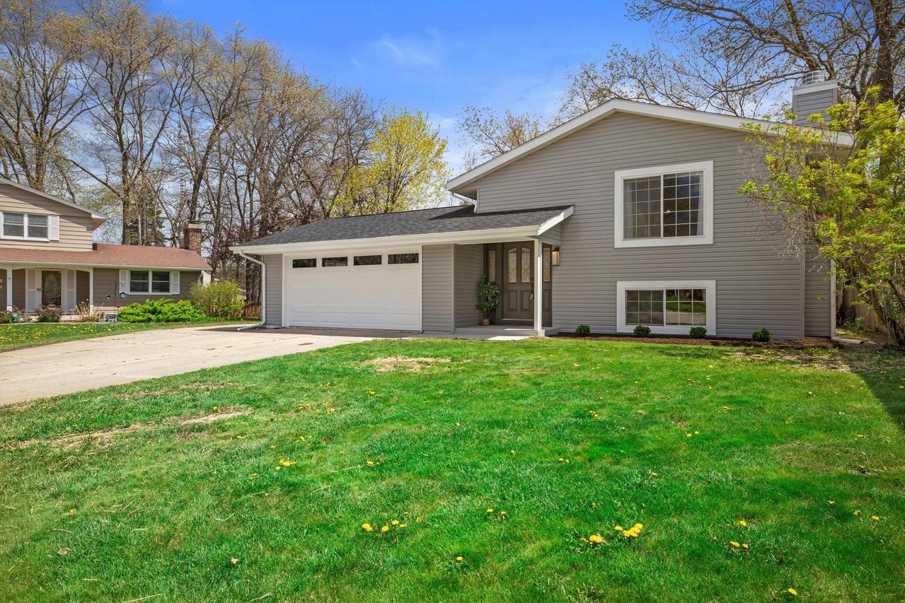 8825 33rd Ave, Kenosha, WI 53142