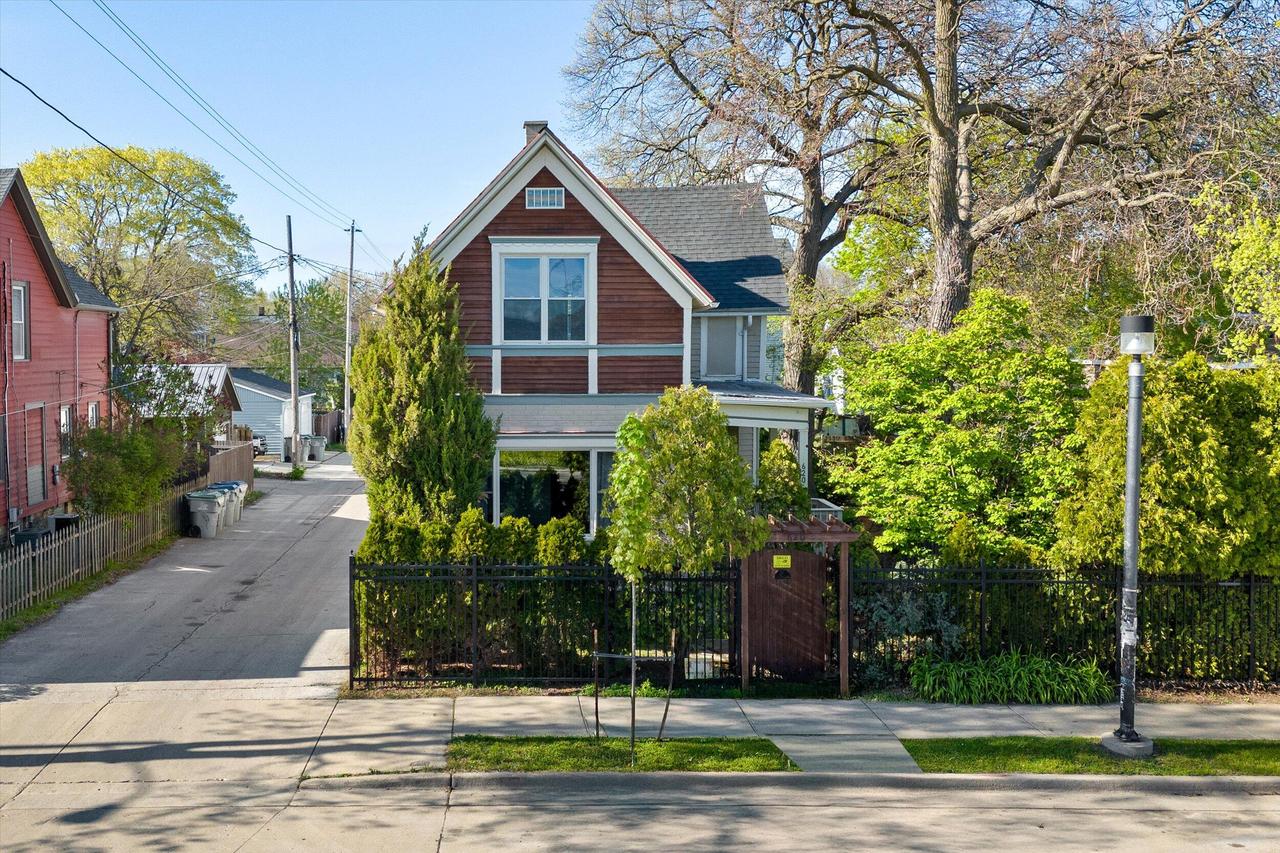 620 E Center St, Milwaukee, WI 53212