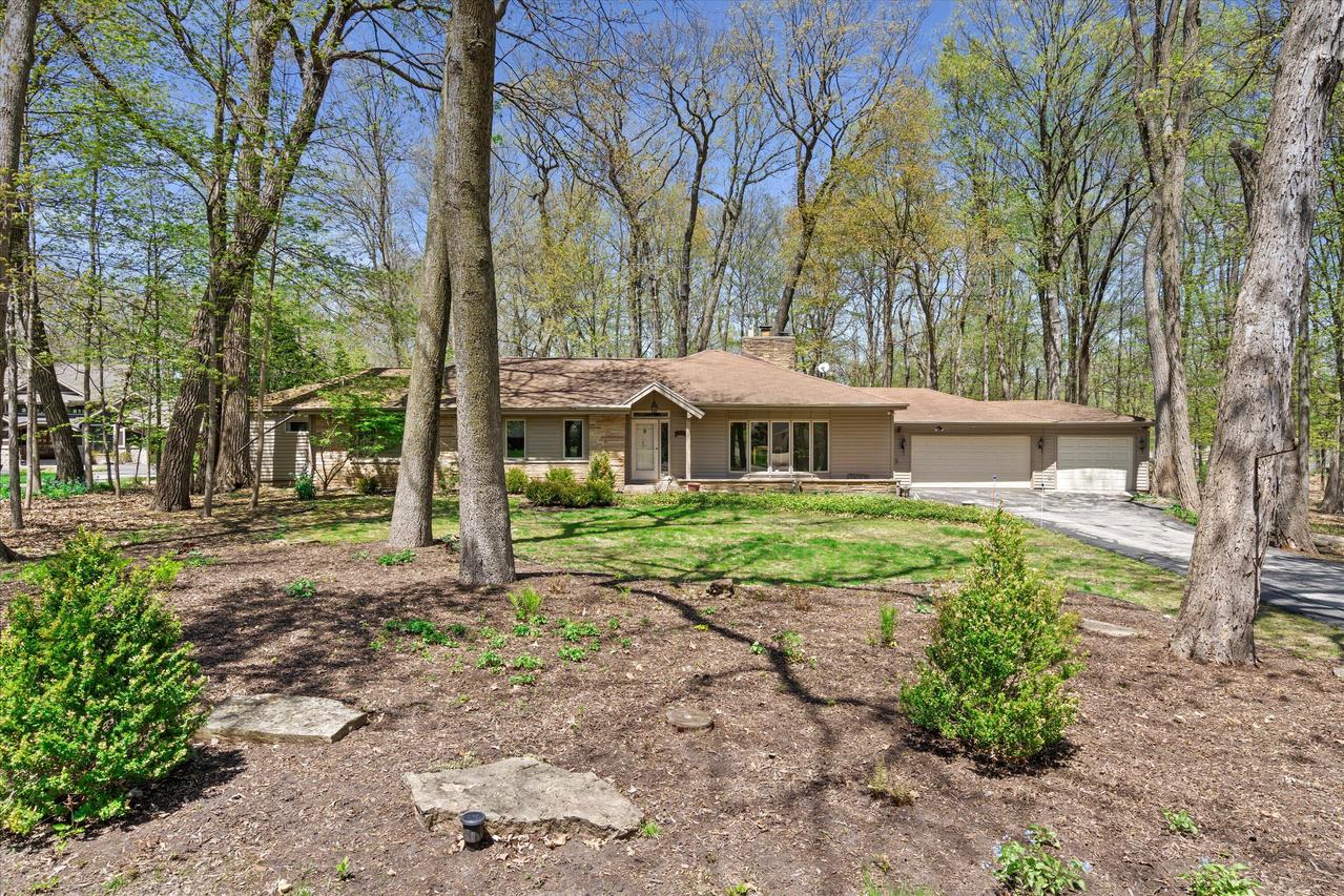 1810 Wedgewood Dr, Elm Grove, WI 53122