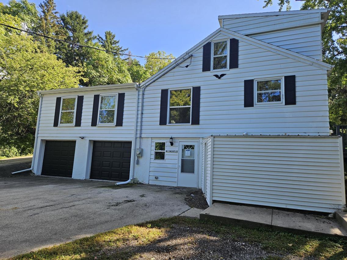 N13W28715 Silvernail Rd, Delafield, WI 53072