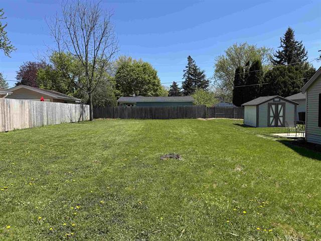 2434 N 3rd Ln, Summit, WI 53066