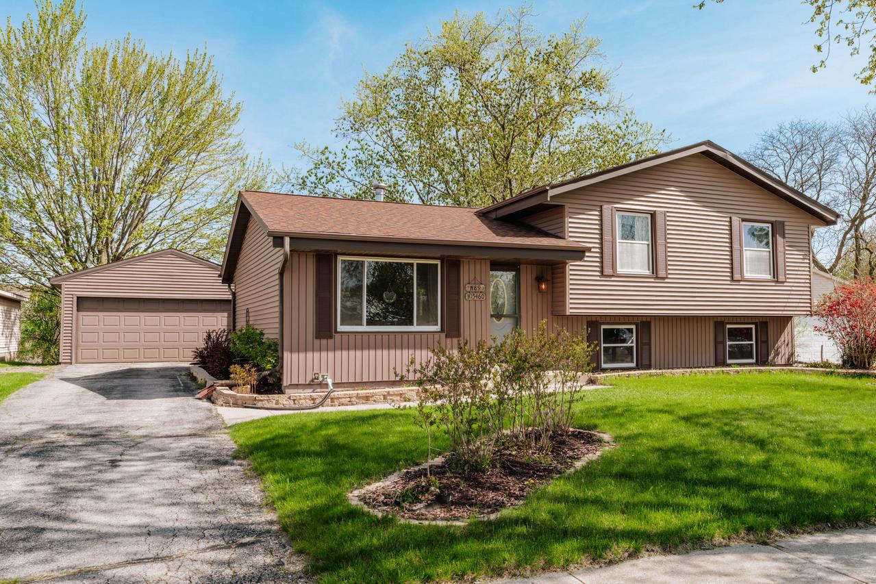 N89W15460 Cleveland Ave, Menomonee Falls, WI 53051