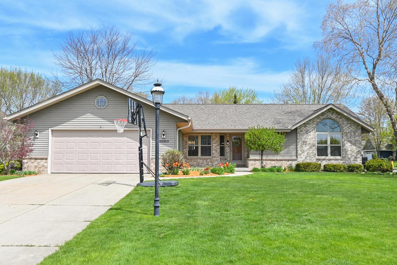N65W14382 Redwood Dr, Menomonee Falls, WI 53051