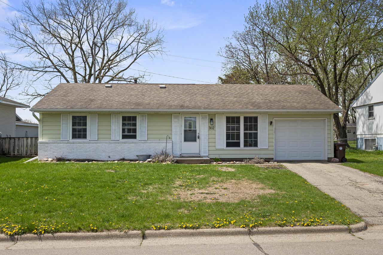 302 S 10th Ave, Onalaska, WI 54650