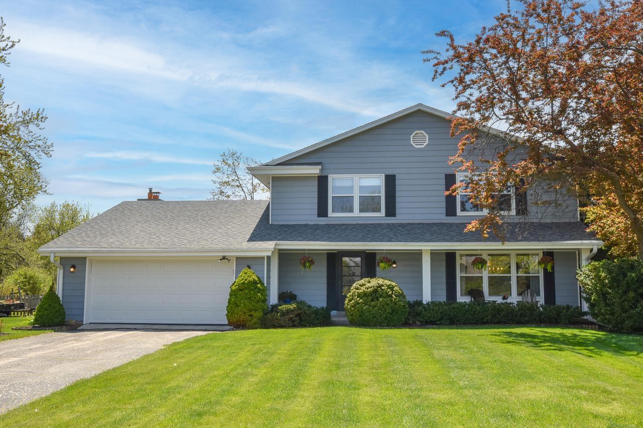 2617 W Hyacinth Ct, Mequon, WI 53092