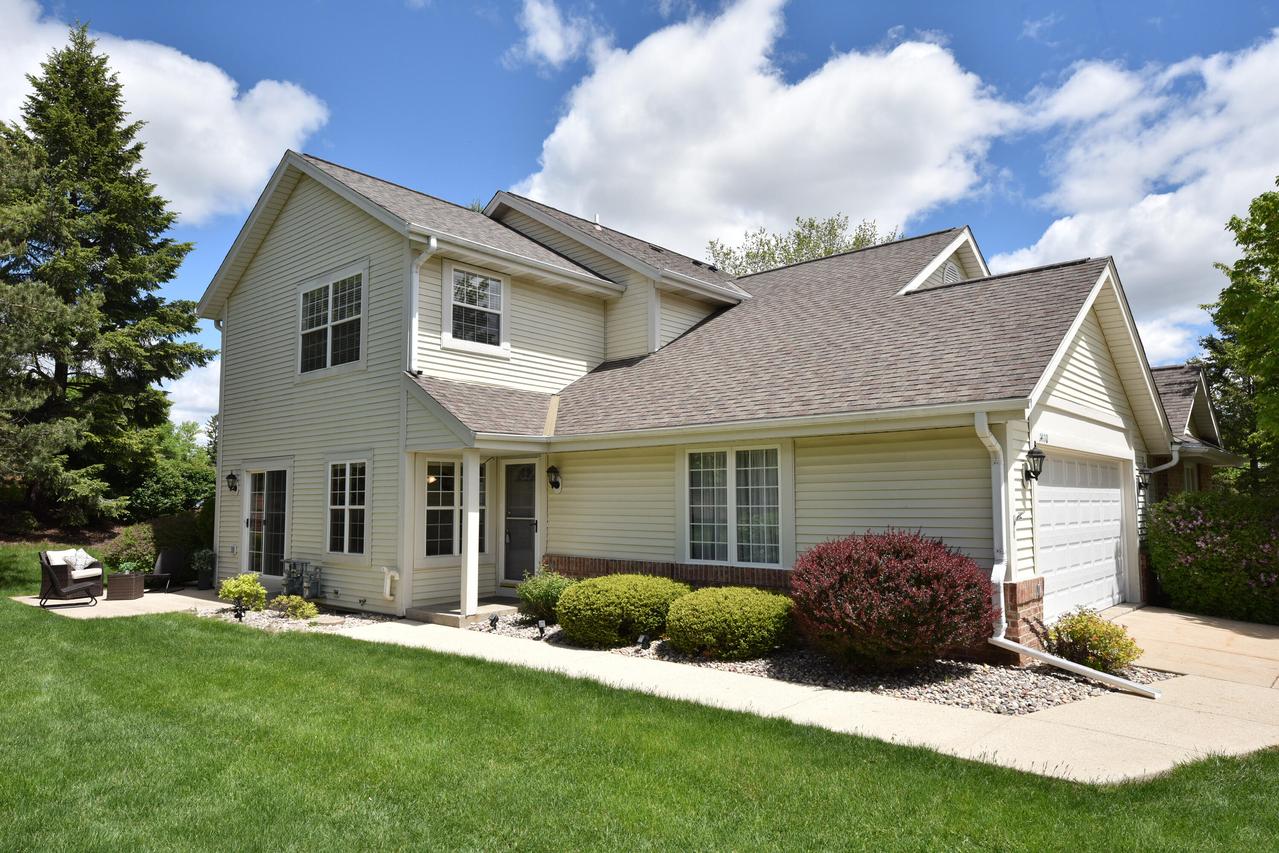 14110 W Lenox Dr, New Berlin, WI 53151