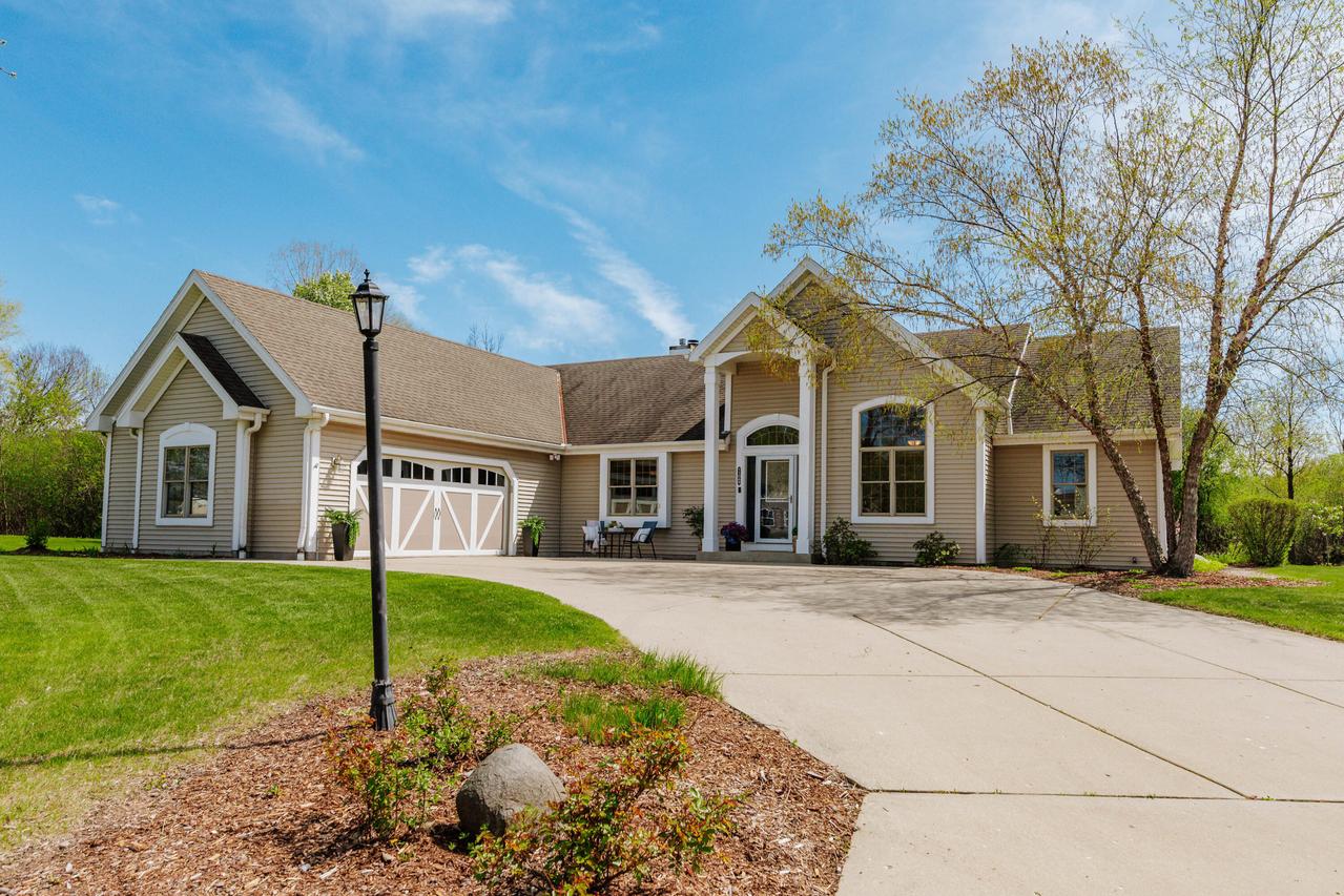 11069 W Arch Ct, Milwaukee, WI 53224