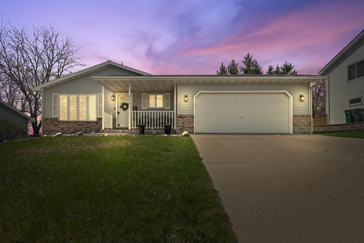 3219 Windsor Pl, West Bend, WI 53090