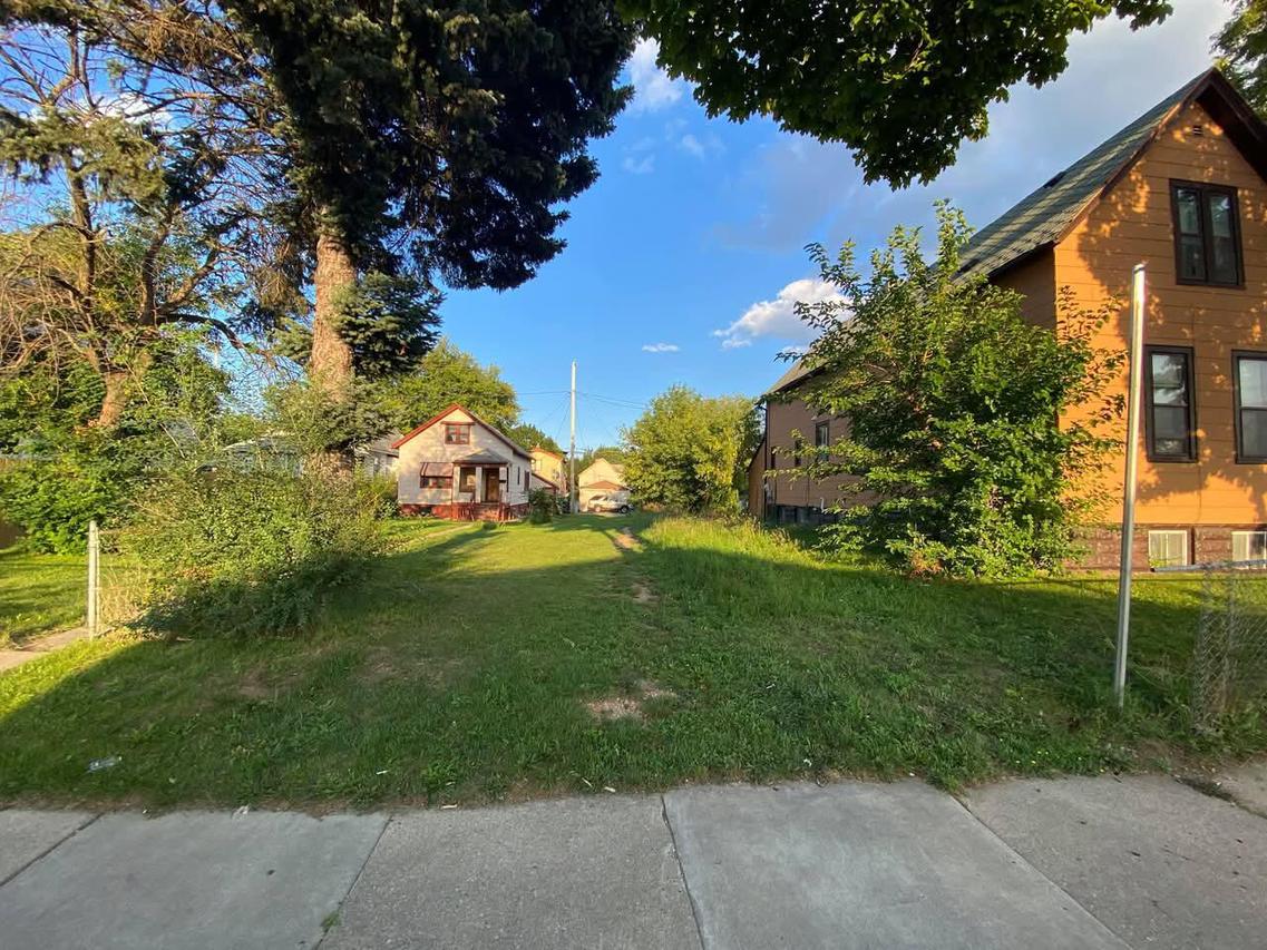 2422 N 23rd St, Milwaukee, WI 53206