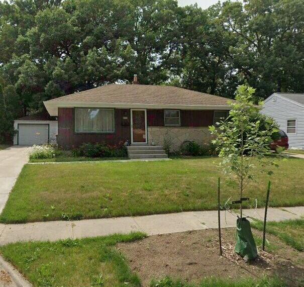 2941 S 104th St, West Allis, WI 53227