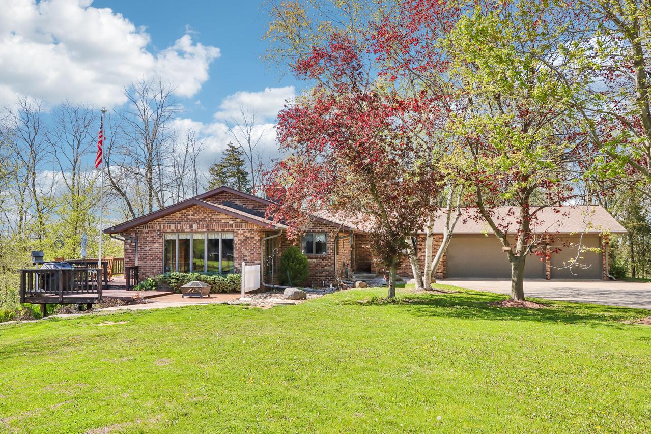 W343N7303 North Pole Ln, Oconomowoc, WI 53066