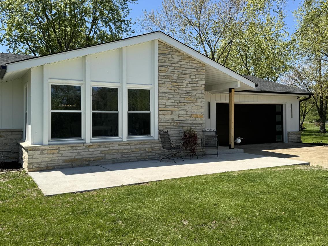 1421 N Golden Lake, Summit, WI 53066