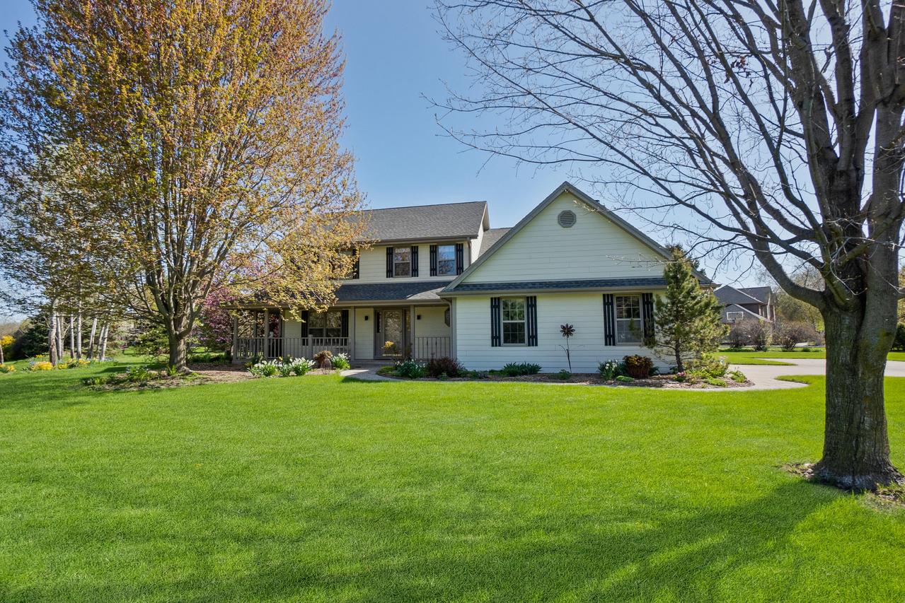 N69W28068 Steepleview Ln, Merton, WI 53029