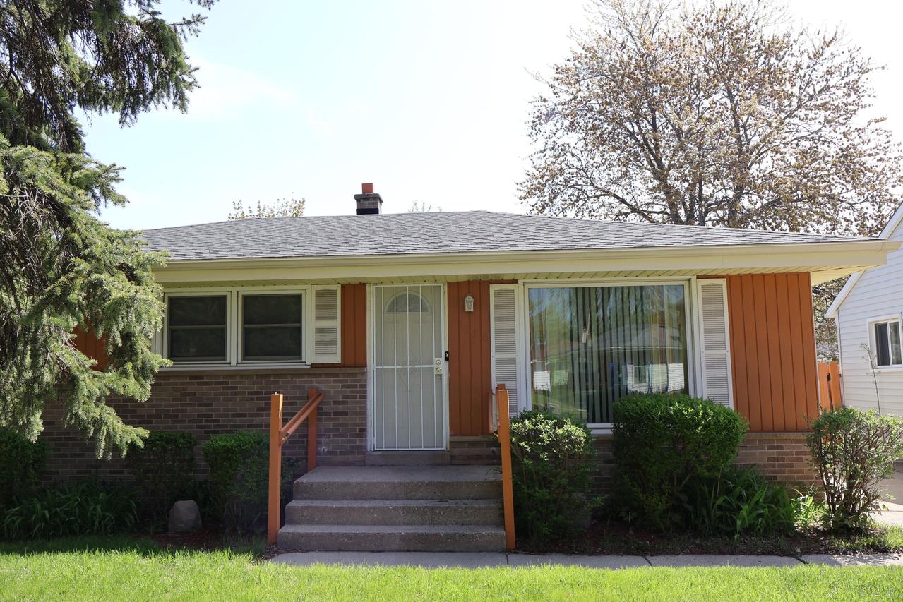 7036 N 37 St, Milwaukee, WI 53209