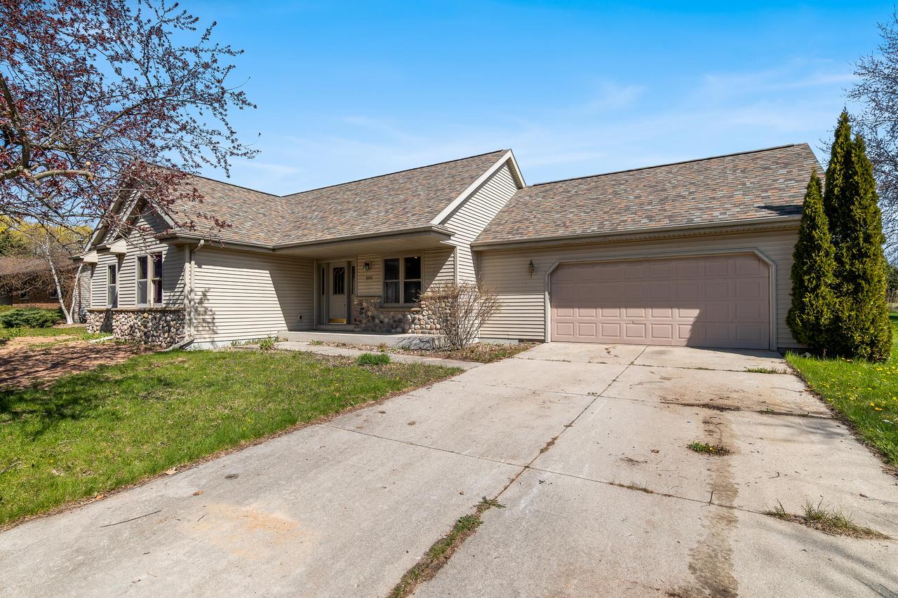 1016 Carver Ave, Howards Grove, WI 53083