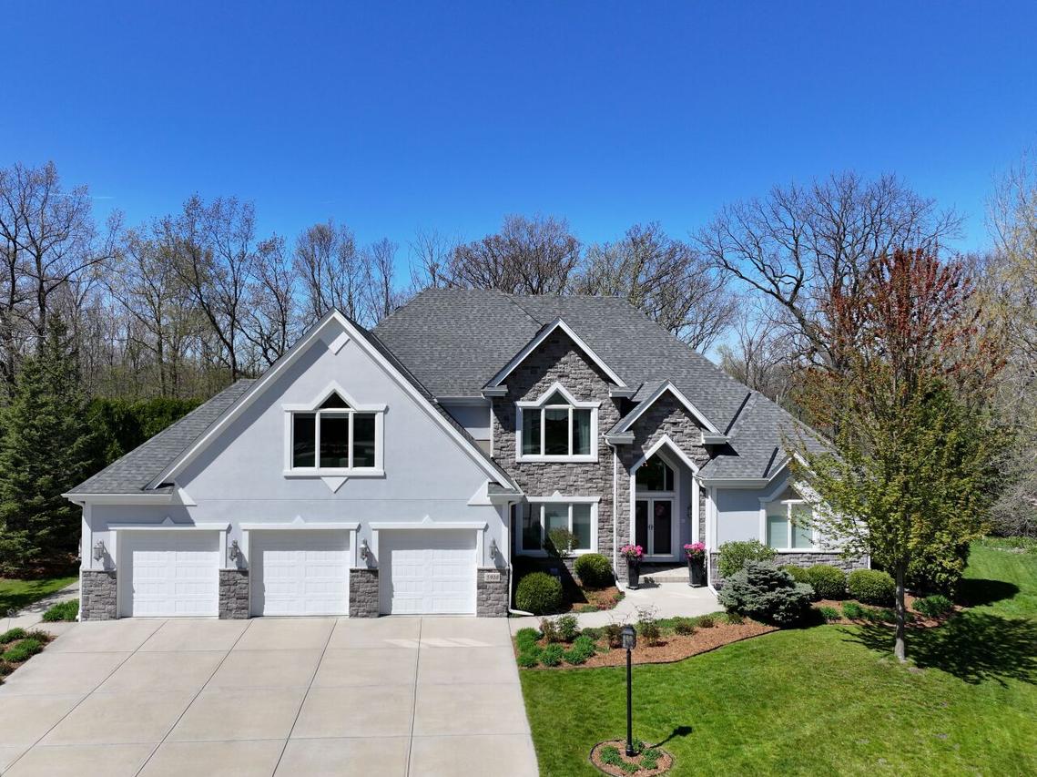 5910 S Conservancy Dr, New Berlin, WI 53151