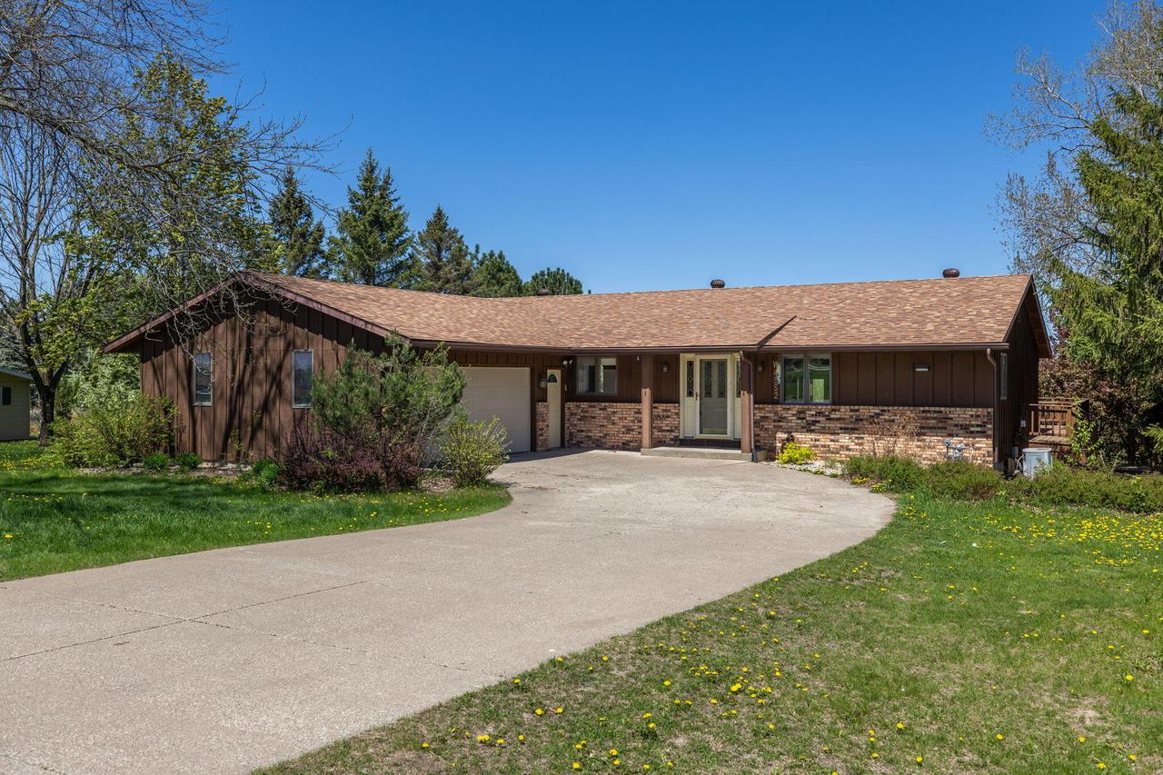 W4952 Woodhaven Dr, Shelby, WI 54601